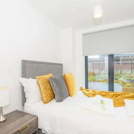 Centre Deluxe With Amazing Garden Terrace Pass The Keys