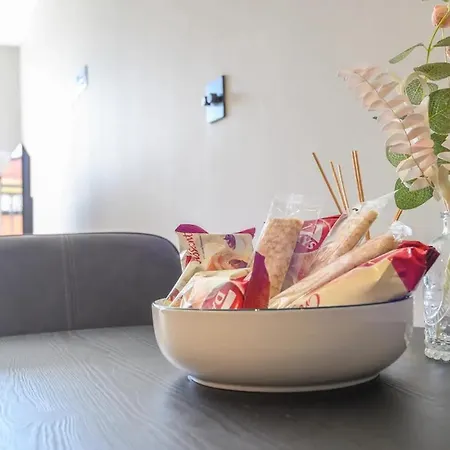 Centre Deluxe With Amazing Garden Terrace Pass The Keys *