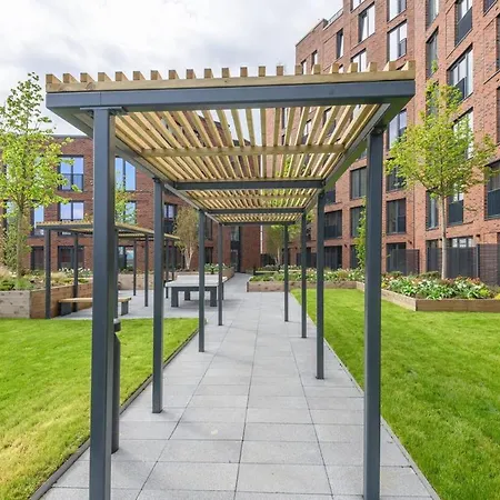 Centre Deluxe With Amazing Garden Terrace Pass The Keys *