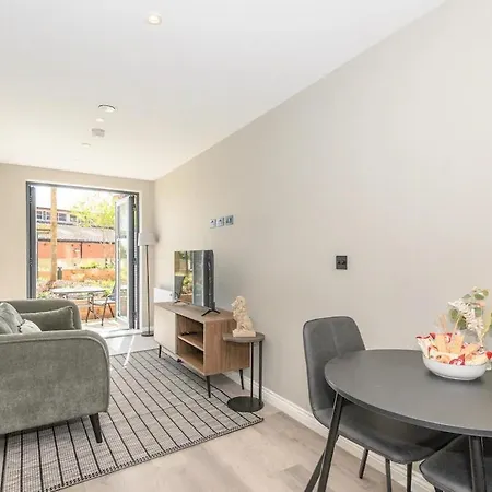 Centre Deluxe With Amazing Garden Terrace - Pass The Keys リーズ