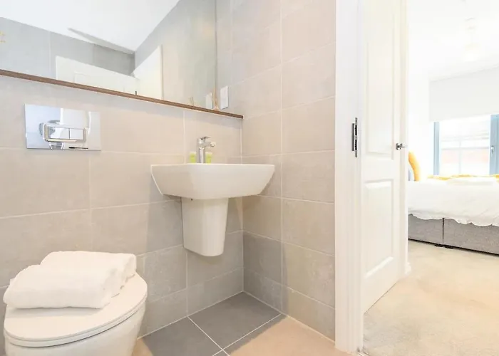 Centre Deluxe With Amazing Garden Terrace - Pass The Keys Leeds (West Yorkshire)