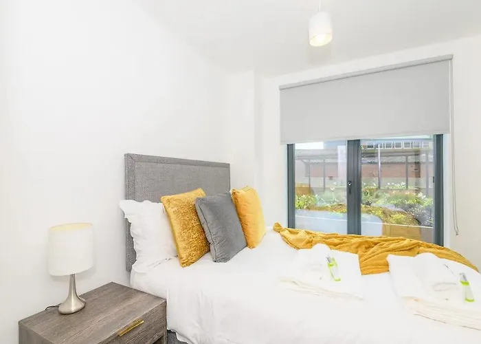 Centre Deluxe With Amazing Garden Terrace - Pass The Keys