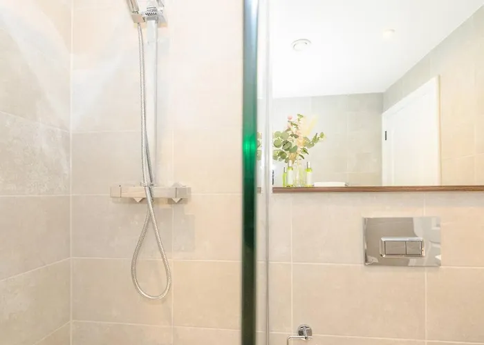 Apartment Centre Deluxe With Amazing Garden Terrace - Pass The Keys