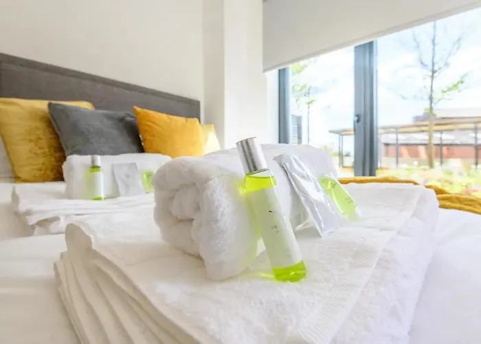 Centre Deluxe With Amazing Garden Terrace - Pass The Keys Apartment *