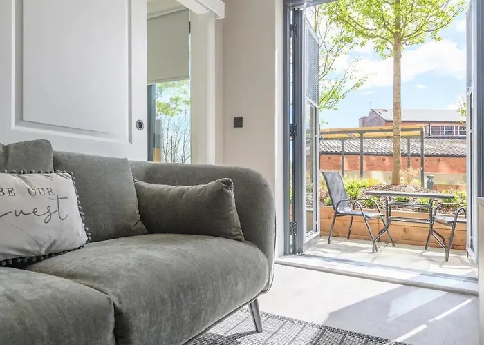 Apartment Centre Deluxe With Amazing Garden Terrace - Pass The Keys Leeds (West Yorkshire)