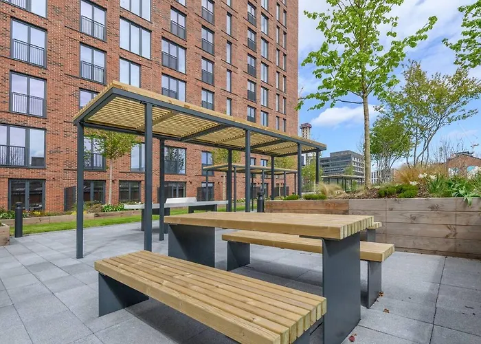 Centre Deluxe With Amazing Garden Terrace - Pass The Keys Apartment