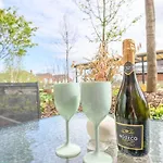 Centre Deluxe With Amazing Garden Terrace - Pass The Keys Leeds