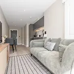 Centre Deluxe With Amazing Garden Terrace - Pass The Keys
