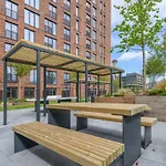 Centre Deluxe With Amazing Garden Terrace - Pass The Keys Apartman