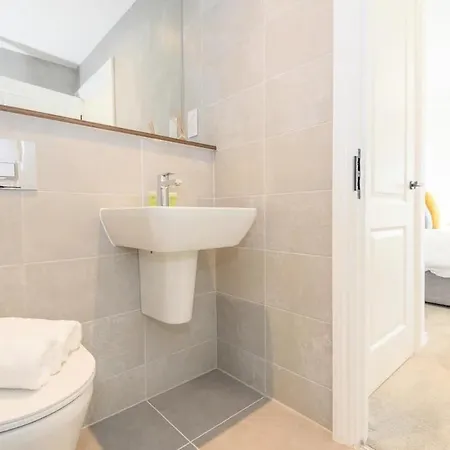 Centre Deluxe With Amazing Garden Terrace - Pass The Keys Leeds (West Yorkshire)