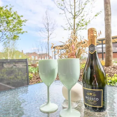 Centre Deluxe With Amazing Garden Terrace - Pass The Keys Leeds (West Yorkshire)