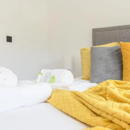 Centre Deluxe With Amazing Garden Terrace - Pass The Keys *