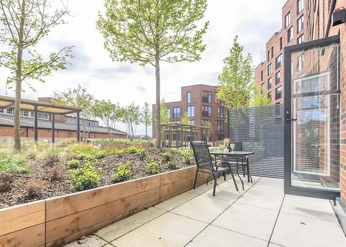 Centre Deluxe With Amazing Garden Terrace - Pass The Keys