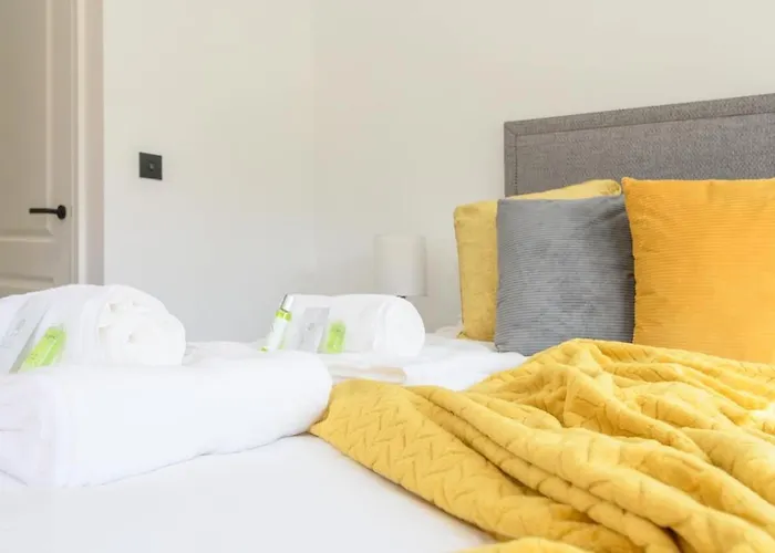 Centre Deluxe With Amazing Garden Terrace - Pass The Keys *